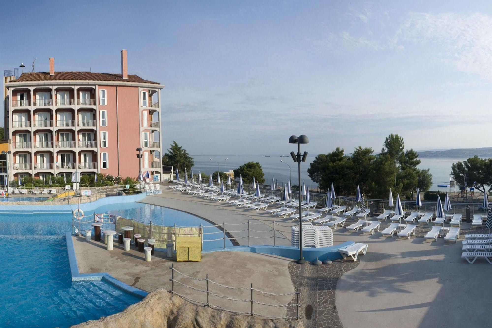 Hotel Aquapark Žusterna Koper Bagian luar foto