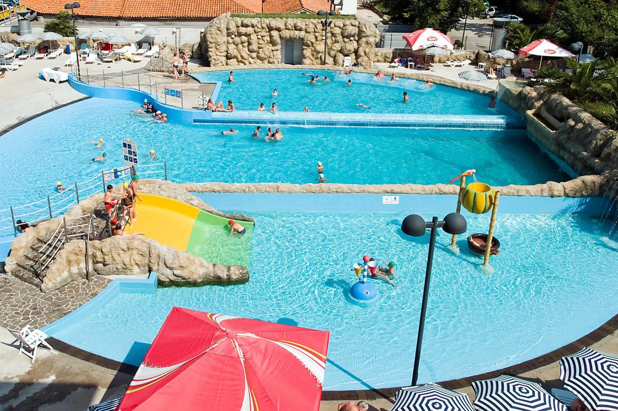 Hotel Aquapark Žusterna Koper Bagian luar foto